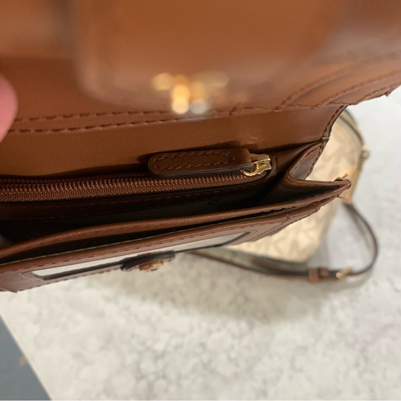 Michael Kors White Crossbody bag and wallet - Picture 12 of 16